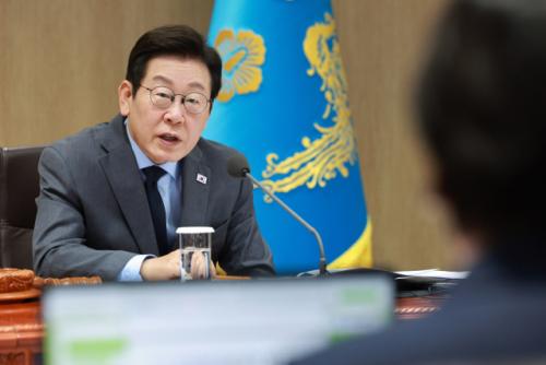 李대통령 "고신용자 부담으로 저신용자 싸게 빌려주면 안 되나"