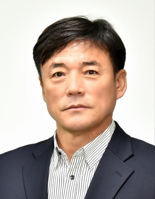 [지선 레이더] "문 열지 않고 길로 나섰다"…윤경희 청송군수 예비후보 개소식 대신 '발로 뛰는 선거'