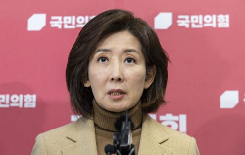 나경원 "돈은 뜯기고 안보는 구멍…이게 외교냐"