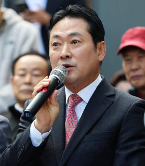 장동혁, '아파트 4채' 비판에 "전부 8억5천…李 아파트와 바꾸자"