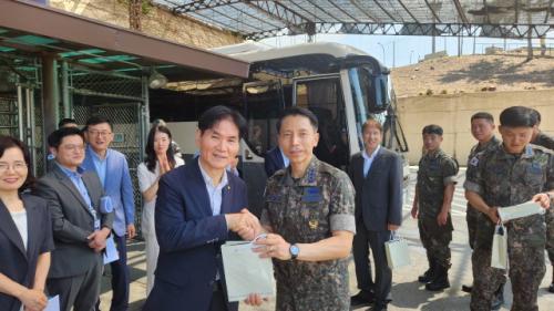 尹 계엄 때 국회행 헬기 48분 지연시킨 공군MCRC, 이용선 의원 방문