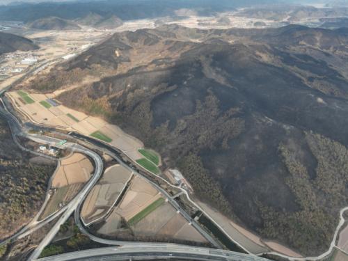 초대형 경북 산불, 집중호우에 2차 피해 우려…"산사태 시스템 강화 필요"