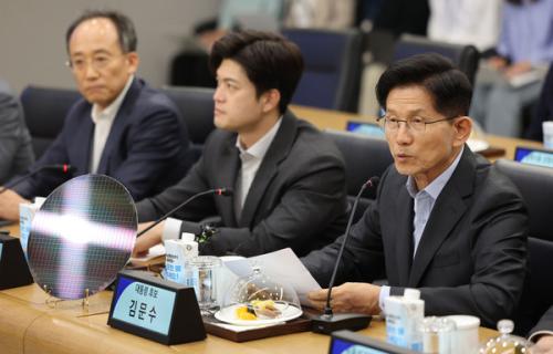 김문수, ‘최대 치적’ 삼성 평택캠퍼스 방문…수도권 집중 공략