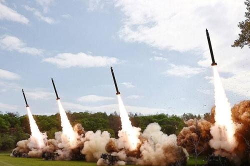 핵 50기 넘어 300기까지?...북한의 무기 증강에 한국은 대비 중인가