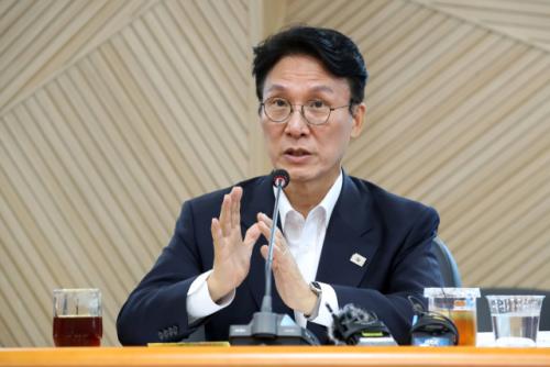 김민석, '수입 축소' 의혹에 "경조사·출판기념회 있었다"