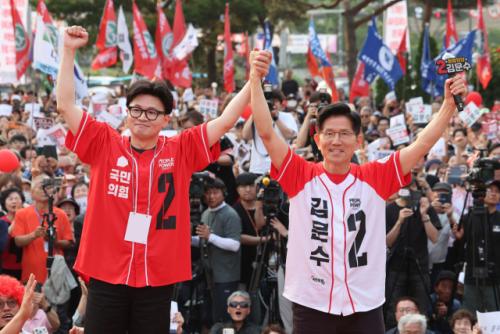 김문수·한동훈, 첫 동반 유세…"무능한 이재명 막아보자"