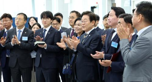 3년 6개월만에 코스피 3000 돌파…이재명 "많이 올랐죠?"