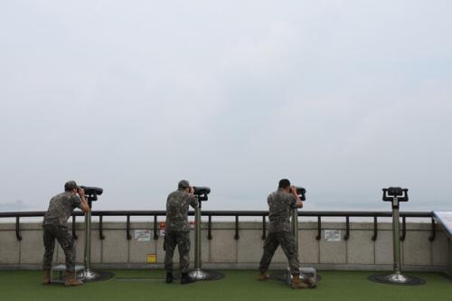 트럼프 연내 김정은과 회담 추진·훈련 축소에도 북한 반발