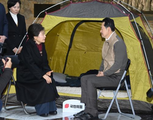 "어부지리 대구시장 나올라" '선거의 여왕' 박근혜 등판에 정치권 '술렁'[금주의 정치舌전]
