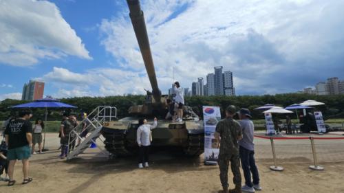 상주 북천시민공원에 'K-2 전차·K-9 자주포' 깜짝 등장…시민들 "놀라고 즐거웠어요"