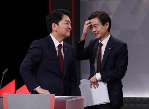 조경태 "자정까지 기다린다"…安 "단일화 생각 없다"