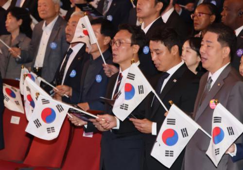 金총리 "내란 맞서 국민들 온몸으로 민주주의 지켜"