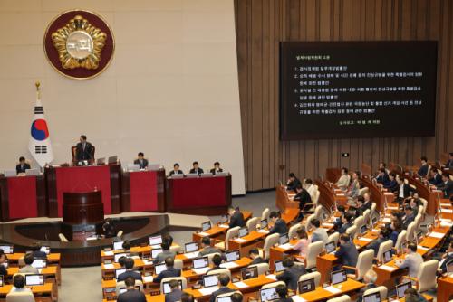 '채해병·내란·김건희' 3대 특검법 국회 본회의 통과…국힘 불참