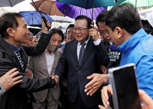 유권자 목소리 듣는다…'3일 만에 1천여건' 불난 김부겸 휴대폰