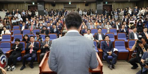 권성동·비대위원 사퇴 입장 밝혀…9일 의총서 수습 방안 추가 논의