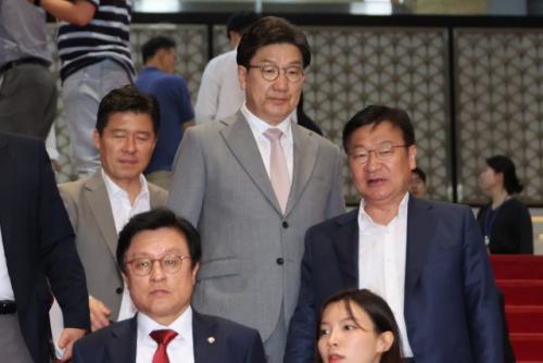 국민의힘, 새 원내대표 선출 준비…4·3선 의원들 거론, 계파 대리전 예고