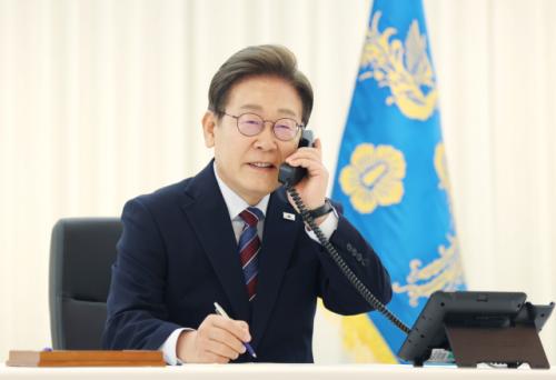 이재명 대통령 이시바 일본 총리와 전화 통화 "양국 교류와 의사소통 강화해 나가자"