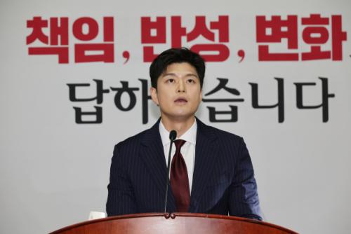 국힘 중진, '김용태 임기' 두고 격론…"연장해줘야" vs "사퇴해야"