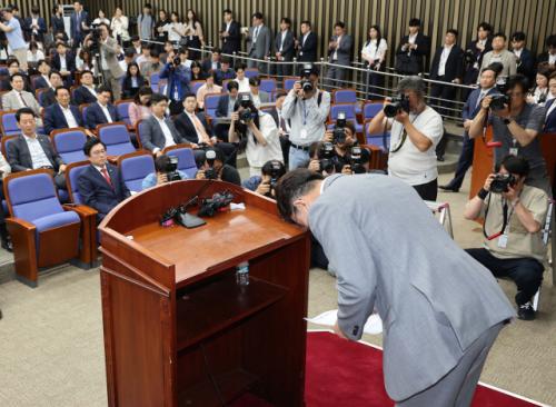 내부 분열로 보수 몰락 자초한 국힘…"뼛속까지 바꾸는 쇄신을"