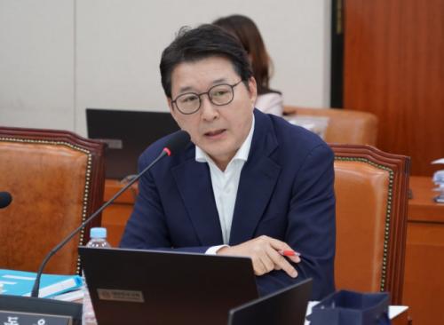 국힘 신동욱 "전한길, 맞는 말 많고 극우도 아냐…나도 정청래랑 악수하기 싫어"