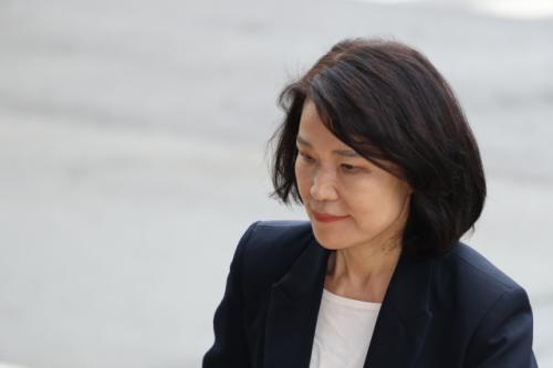 [속보] '휴가 반려' 이진숙 "대의에 목숨 걸어본 자만 돌 던져라"