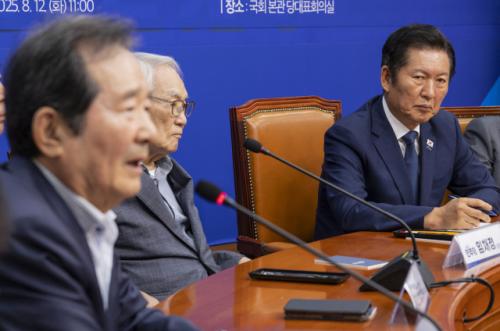 [속보] 정청래 "이재명이 DJ·盧·文 계승하도록 뒷받침"…원로들은 따끔 충고