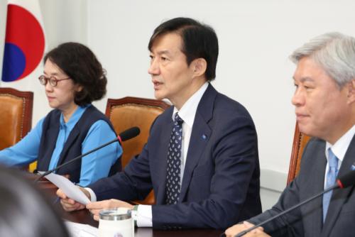 조국, '檢 복귀 요구' 특검 파견 검사들에 "국민 겁박…분노"