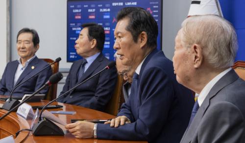 정청래에 쏟아진 원로들의 쓴소리…"당원 아닌 국민뜻 수렴해야"