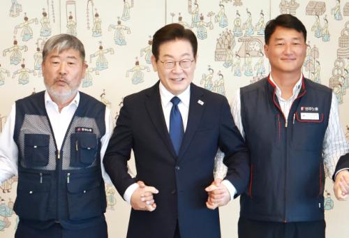 李대통령 "요즘 산재 얘기 좀 했더니 노동편향적이라 봐…노동·기업 양립해야"