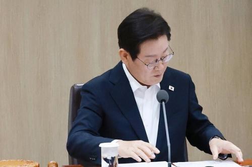 '조국의 강'에, '명청전쟁'에...이재명 앞 '두 전선'