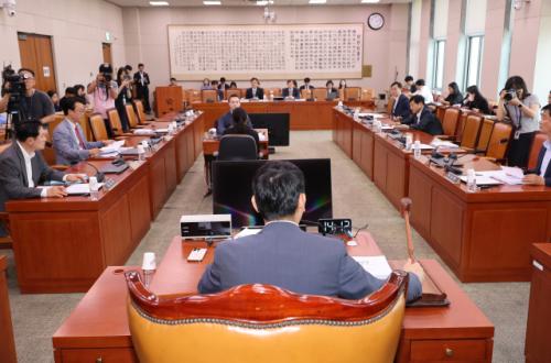 '尹정부 거부권' 양곡관리법·농수산가격안정법 법사위 통과