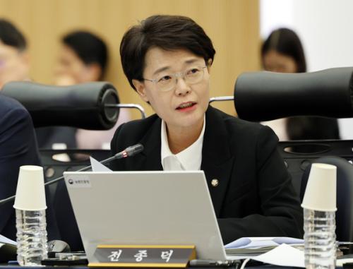 진보 전종덕 “3500억달러 강제투자…청년미래 저당잡아”