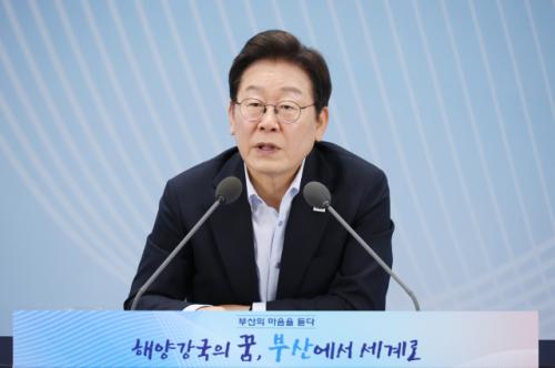 李대통령 국정지지율 61.5%…2주 연속 하락