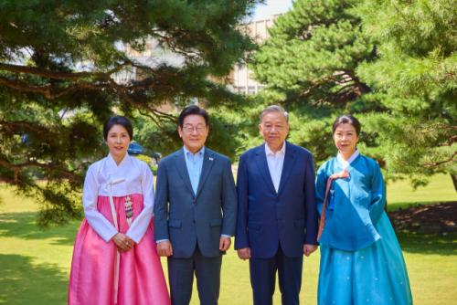 李대통령, 베트남 서기장 내외와 상춘재에서 차담·전통공연 감상