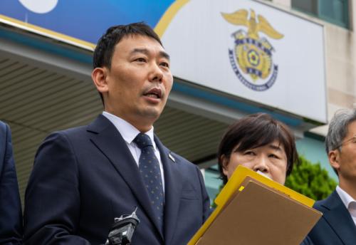 [속보] '尹속옷 버티기' 영상에 與 "너무 추접해서 공개 우려"…野 "차라리 공개해"