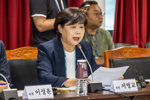 CCTV 본 서영교 "尹, 위아래 속옷 입고 성경책 봐...엽기적"