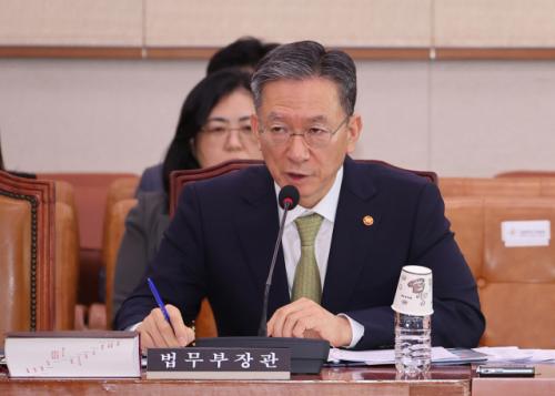 정성호 "특검 체포 시도에 수의 벗은 尹, 특검 떠나자 바로 입어"