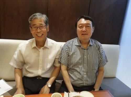 '尹멘토' 신평, '李멘토'에게 공개 SOS "김건희 너무 위중…정치보복 누그러질 수 있길"