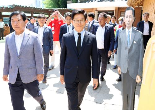 TK 찾은 김문수 "尹 면회·전한길 유튜브 출연 계획 현재는 없어"