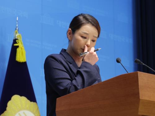 [속보] 강미정 측 "조국 징역 2년 확정된 날 노래방에서 성추행당했다"