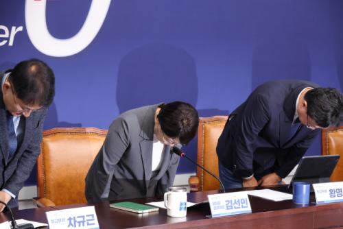 고개 숙인 조국혁신당 "성비위 재발 막겠다…피해회복 끝까지 노력"