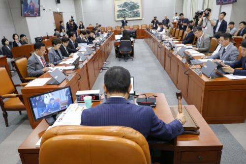 국회 운영위 김현지 총무비서관 증인 출석 공방…"金, 존엄인가'