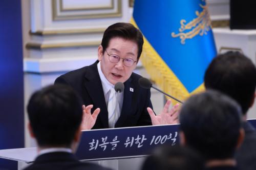 내란재판부 힘실은 李, 법조계는 "위헌" 강한 반발