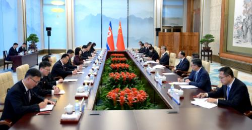 밀착도 높이는 北中, 외교 수장 "양국간 교류·협력 강화, 패권주의 경계"