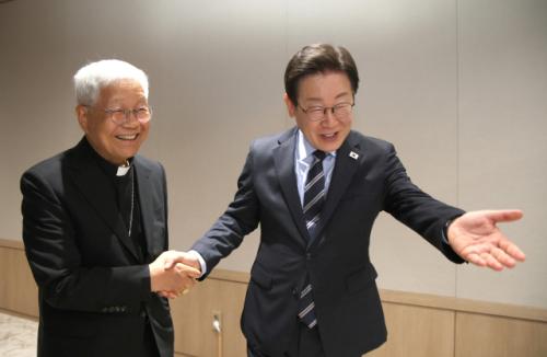 [속보] 李대통령 "레오 교황, 北 한번 들러달라…나도 알현하고 싶어"