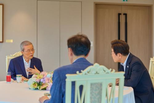 이재명 대통령 "우리 헌법 새로 정비하고 다듬어야 할 때"