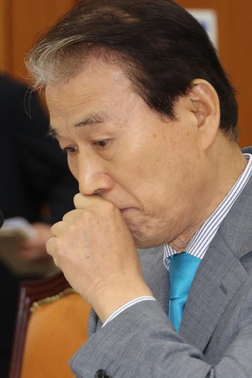 권오을, '꿀빠는 인생' 후배 비난에 "그렇게 생각하시구나" 응수