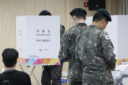 사전투표율 오전 9시 3.55% '역대 최고'… 전남 7.36%·대구 2.10%