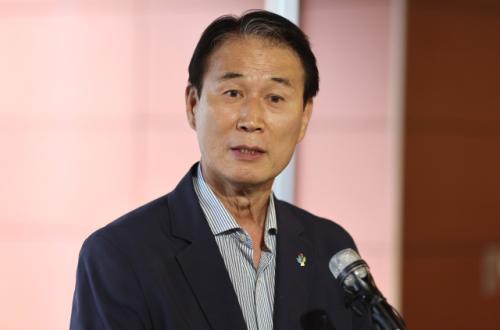 "강의 1분도 안 하고 7천만원 받아"…권오을 국가보훈부 장관 후보자 잇따른 논란