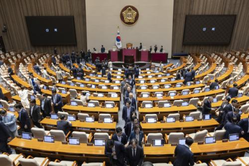 국회 증감법, 본회의 통과…4박 5일 필리버스터도 마무리